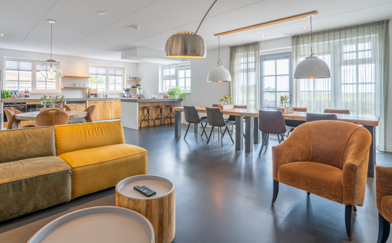 De gezellige woonkamer van de accommodatie